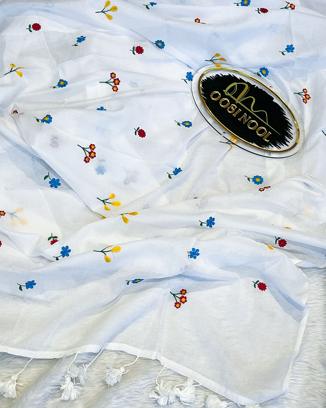 Floral Embroidered Mulmul Cotton Saree (White)