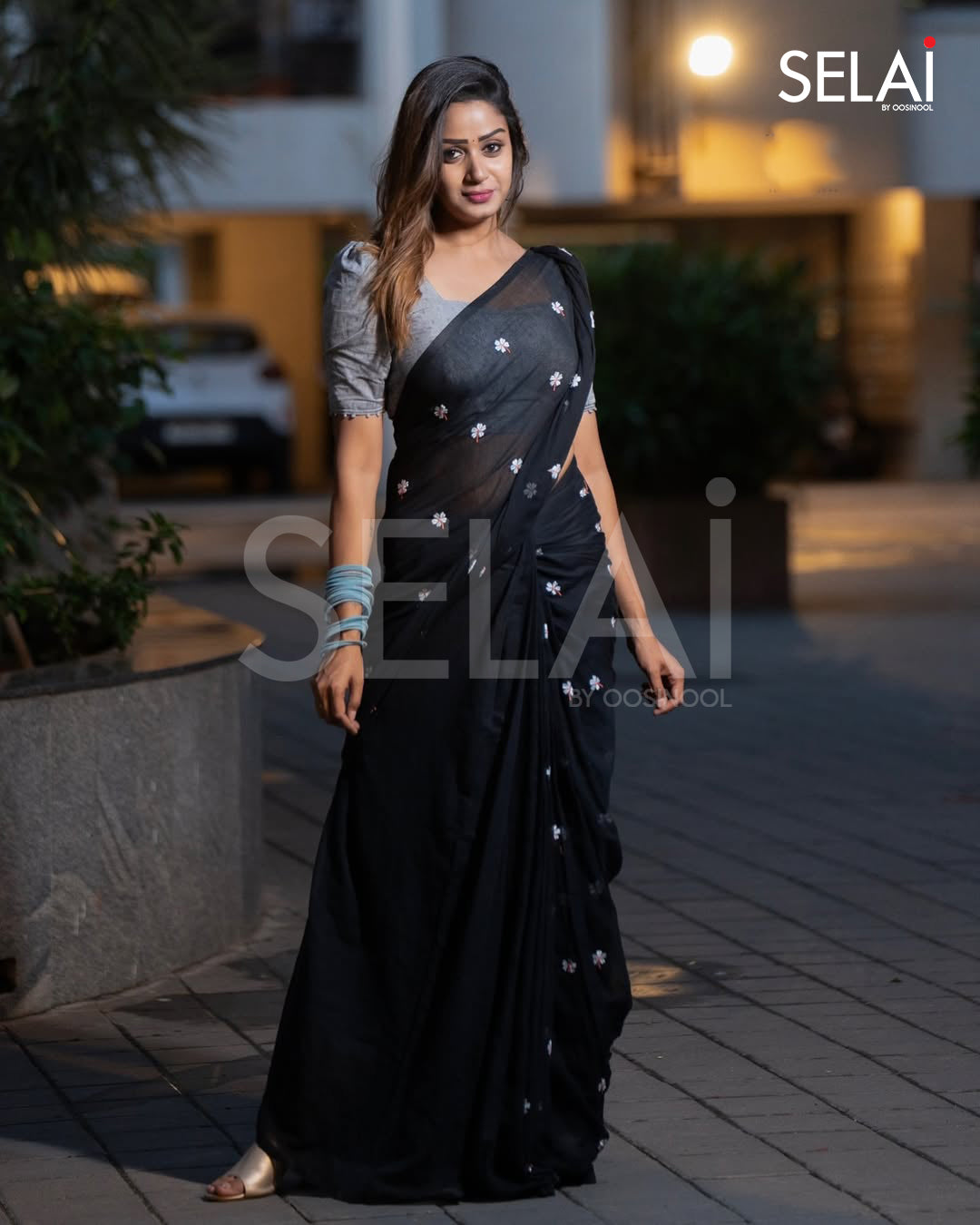 Embroidered Mulmul Cotton Saree (Black)