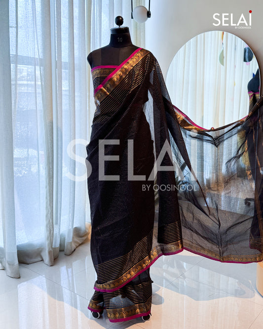 Vaira Oosi Cotton Saree (Black & Gold)