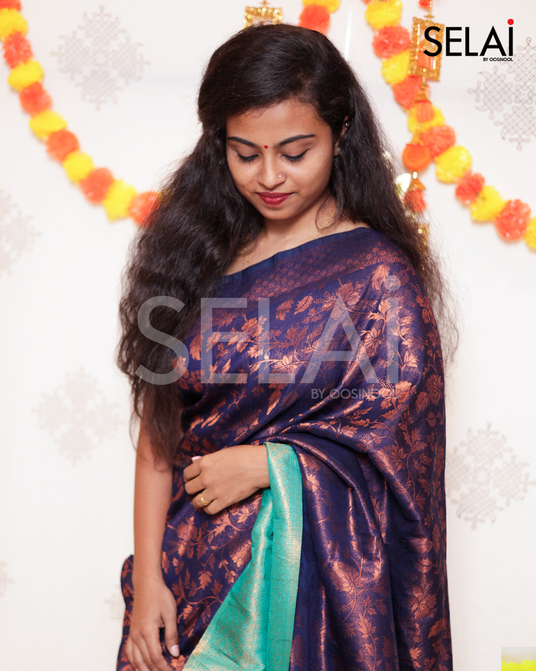 Floral Contrast border Semi Silk Saree (Navy)