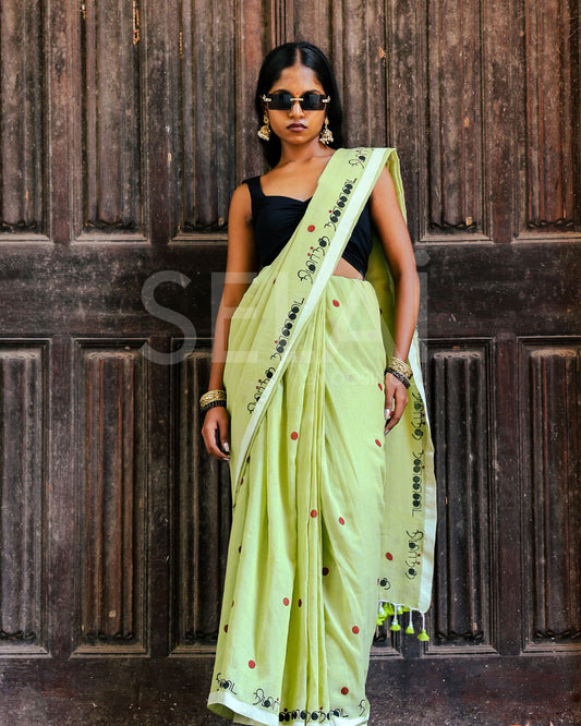 Nimirndha Nannadai Khadi Cotton Saree (Green)